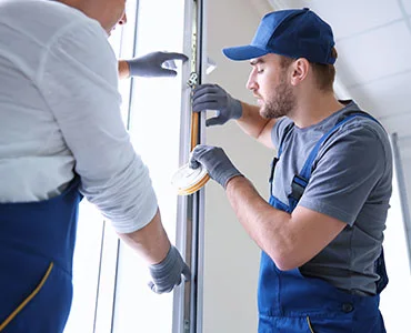 glass repair experts in Country Club, FL